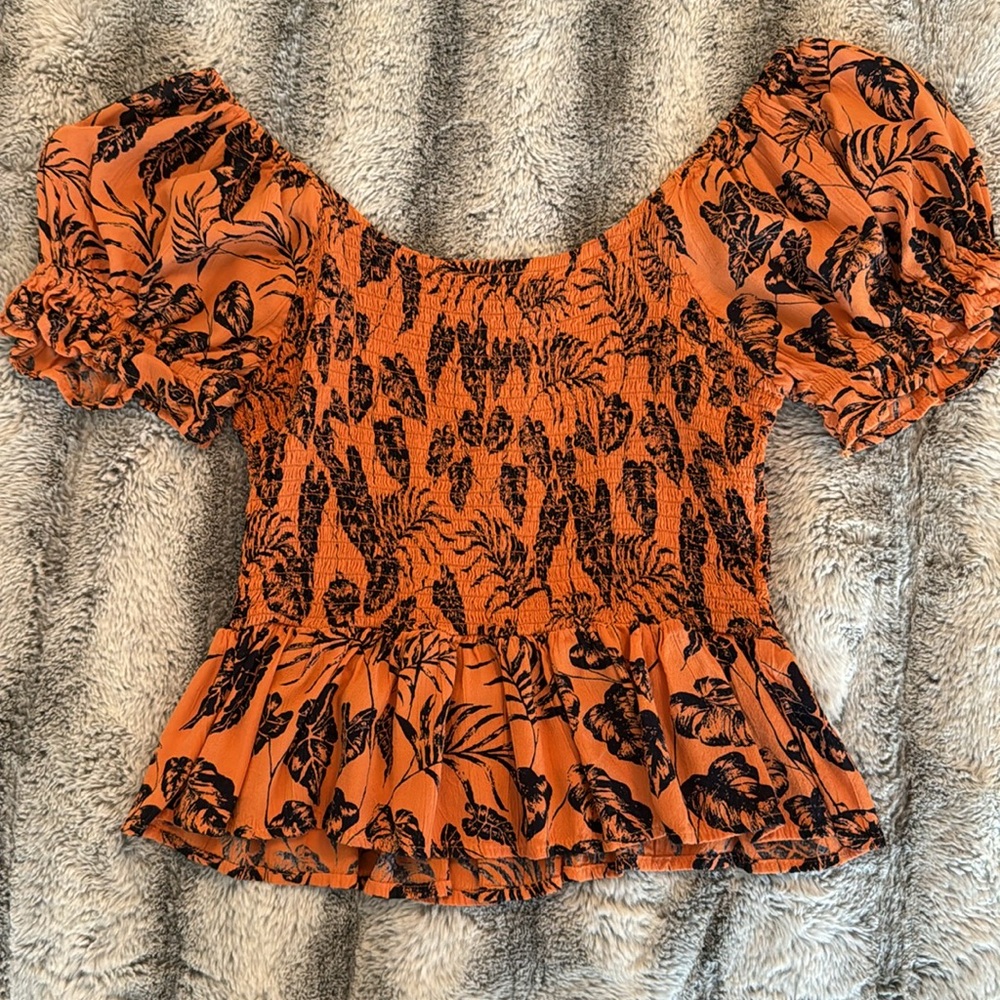 Angie Smocked Cropped Top - Size Medium - Picture 4 of 4
